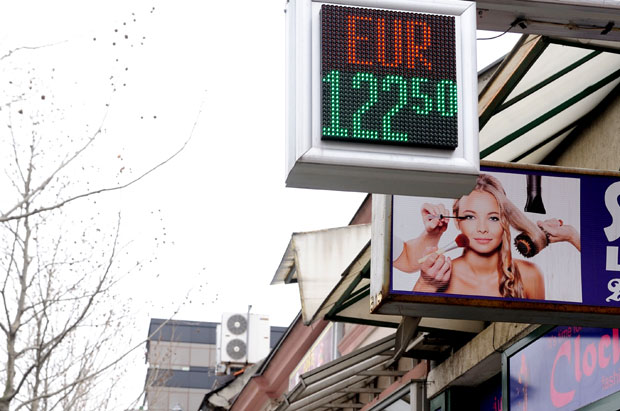 Курс динара наставља да плива стабилно